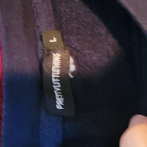 AWRSOME PRETTY LITTLE THING NAVY BROOKLYN CREWNECK - Picture 3 of 6